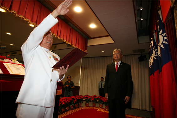 國防部常務次長高天忠中將新職介紹典禮，16日上午在忠愛營區舉行，由軍政副部長夏立言主持。（軍聞社記者陳建興攝）