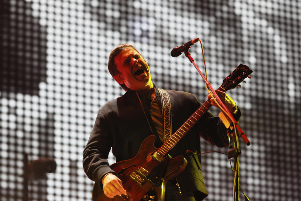 Caleb Followill vocalista de la banda estadounidense Kings of Leon durante su presentación en el Festival Vive Latino en la Ciudad de México el domingo 17 de marzo de 2024. (Foto AP/Ginnette Riquelme)