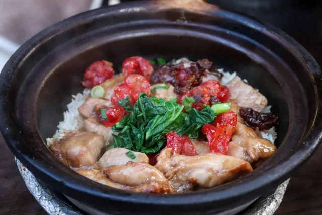 Charcoal Claypot Rice at Deng Wen Ji