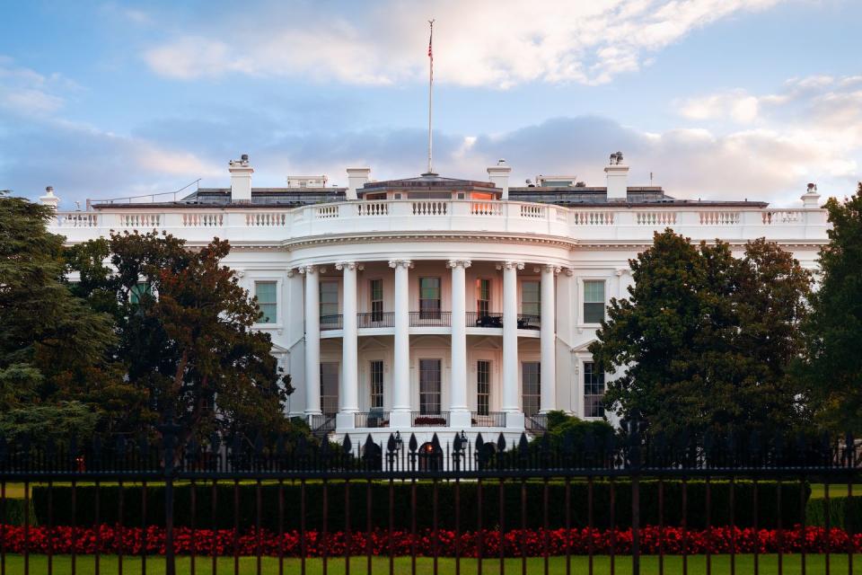 3) Take White House Virtual Tour