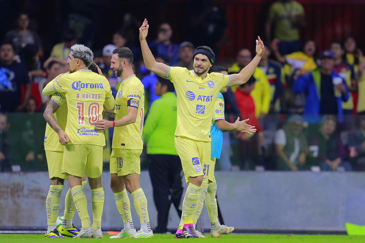 Henry Martín hizo un llamado a la afición, misma que reprochó el rendimiento del equipo durante el último encuentro de las Águilas (Foto de: Mauricio Salas/Jam Media/Getty Images)