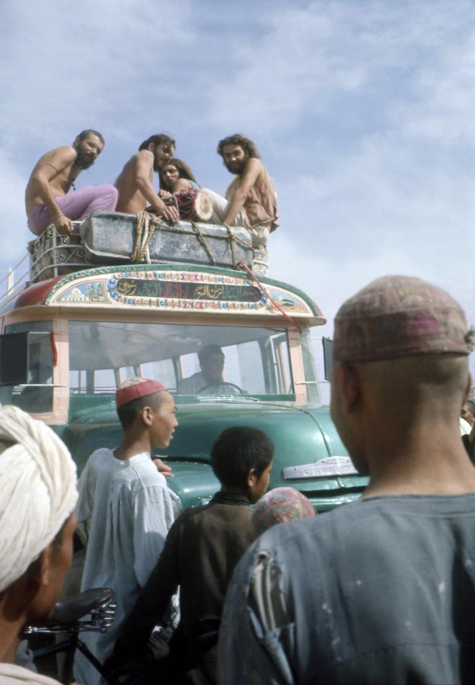 Hippies hit the road in India in converted vans and buses (Paris Match via Getty)