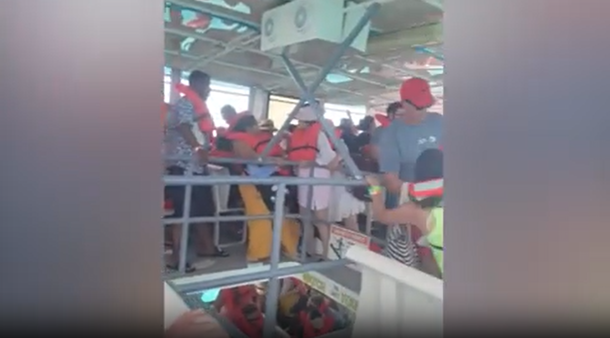 Passengers clung on for dear life as the boat started to sink (Kelly Schissel/LOCAL NEWS X/TMX)