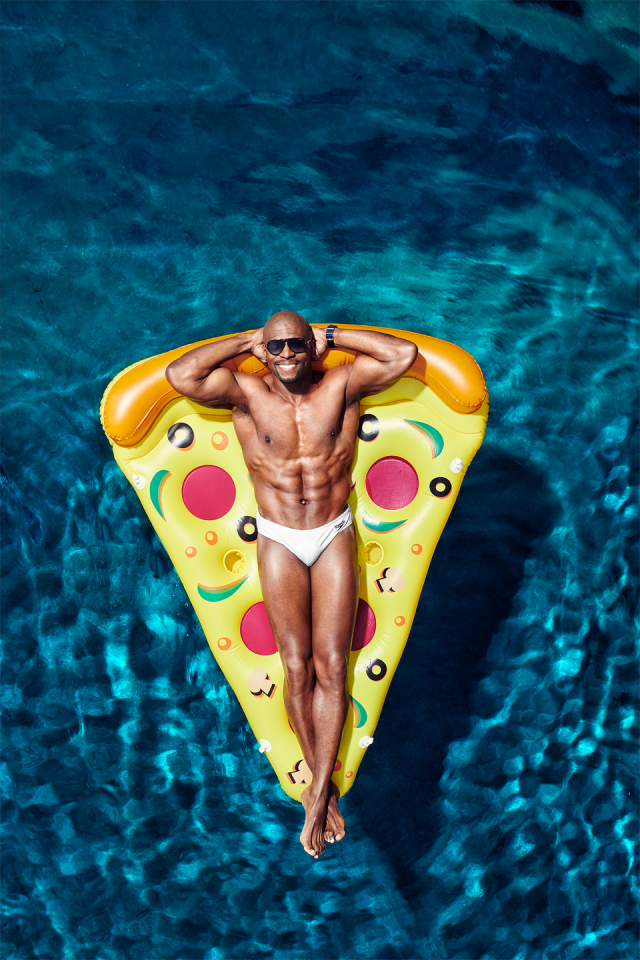 Free: Young man wearing sunglasses showing lemon in swimming pool Free  Photo 