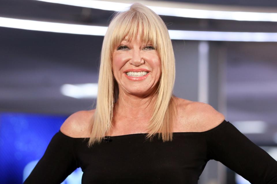 Suzanne Sommers durante programa de televisión (Fuente: People).