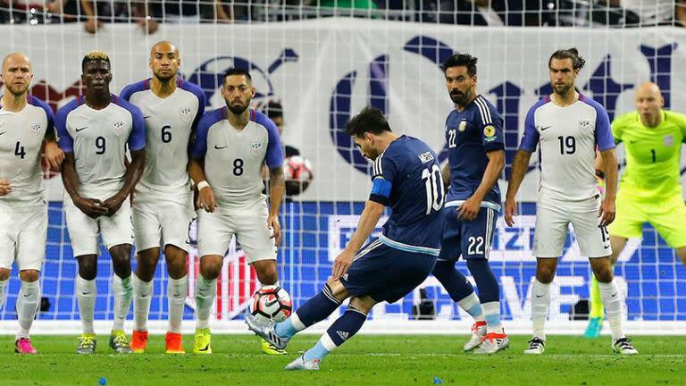 El golazo de Messi de tiro libre a Estados Unidos, por las semifinales de la Copa América 2016, en Houston; el crack suma 18 goles en 15 partidos en canchas norteamericanas  