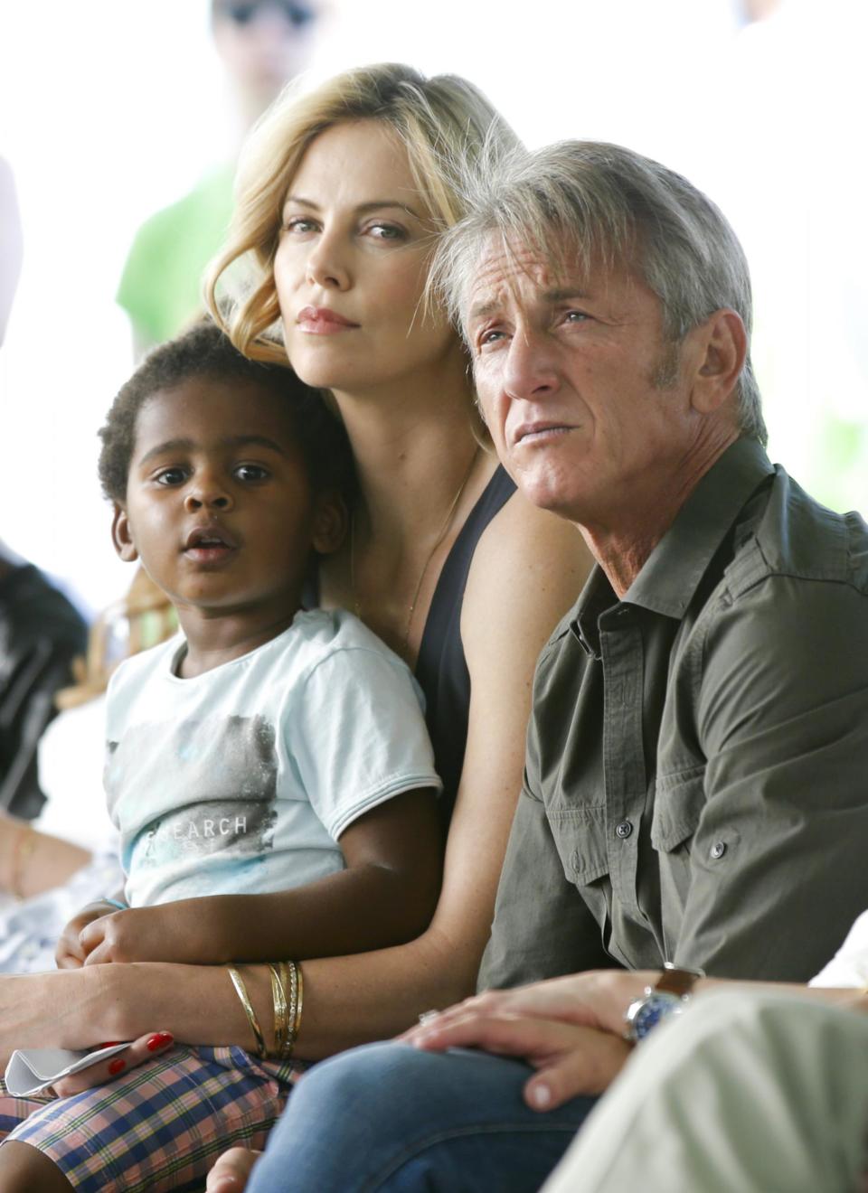 Charlize Theron with daughter, Jackson, and then-boyfriend, Sean Penn, in 2015 (Getty Images)