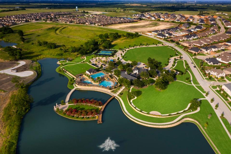 An overview of the Mustang Lakes neighborhood by Highland Homes in Celina.