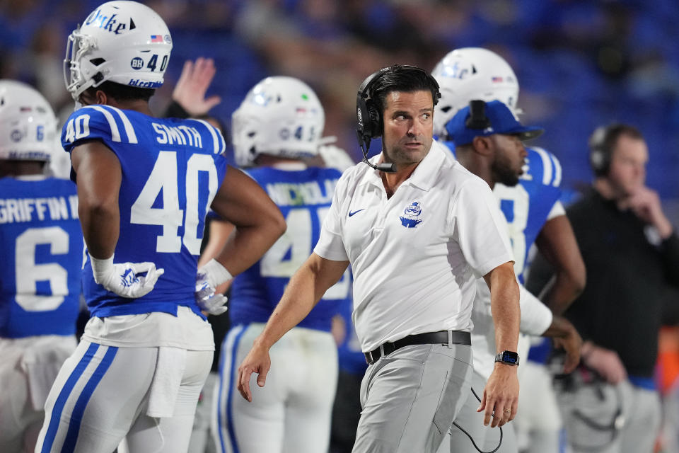 Manny Diaz berusia 26-15 tahun sebagai pelatih kepala setelah bertugas di Miami dan sekarang Duke. (Berikan Halverson/Getty Images)