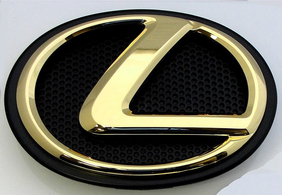 <p>There have always been car owners seeking to differentiate their car with gold-plated or even solid gold badges and bonnet <strong>ornaments</strong>. Then Lexus fitted its cars with gold badging and suddenly a rash of cars could be spotted with glittering bonnet, boot and door <strong>jewelry</strong>. The aim was to confer a message of subtle class. The effect was more blatantly crass.</p><p><strong>McLaren</strong> upped the gold stakes with the 18-carat white gold badge fitted to the <strong>Speedtail</strong> model. It could also be ordered in platinum if you didn’t fancy bumping into another Speedtail driver at the petrol station.</p>