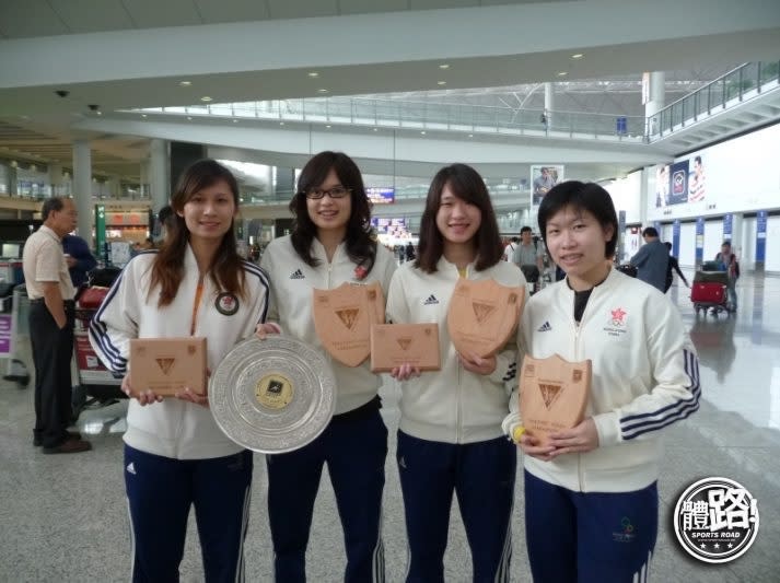 2010年，趙詠賢（左起）與吳嘉韻、陳浩鈴及歐詠芝為香港事隔十年再奪亞洲女團金牌。（受訪者提供）