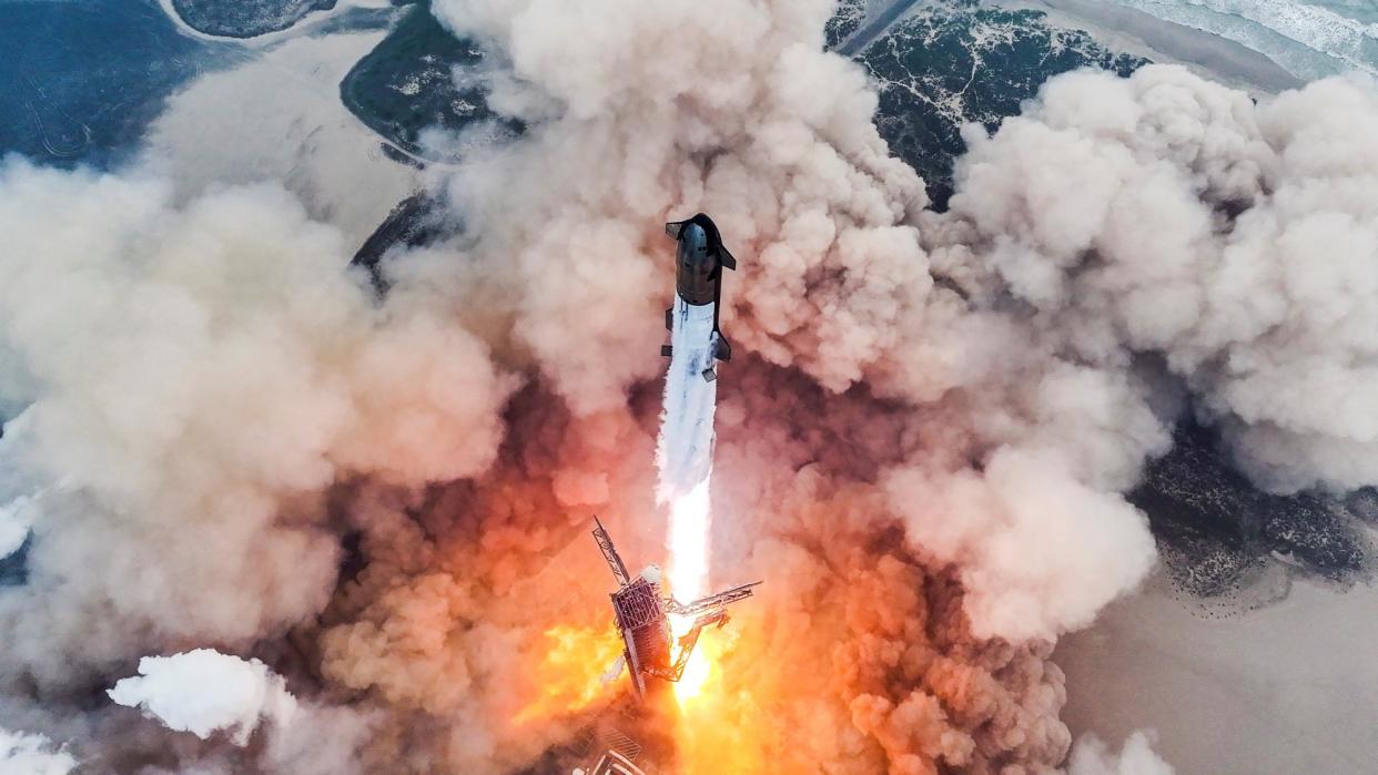 <span>SpaceX's Starship launches its fourth flight test from the company's Boca Chica launchpad near Brownsville, Texas, on 6 January 2024.</span><span>Photograph: SpaceX/Reuters</span>