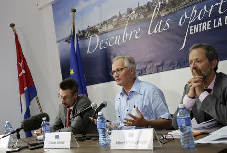 Christian Leffler (C), chief European negotiator for the EU-Cuba talks, speaks while European negotiators Ben Nupnau (L) and Robert Steinlechner listen during a news conference in Havana September 10, 2015. REUTERS/Enrique de la Osa