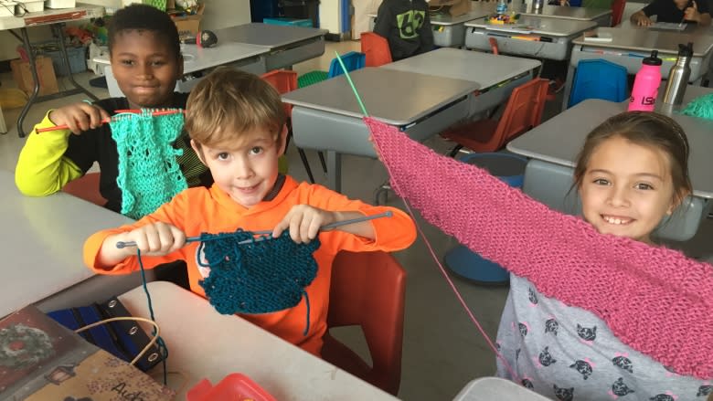 Pierrefonds students knit gifts for homeless youth at Christmas