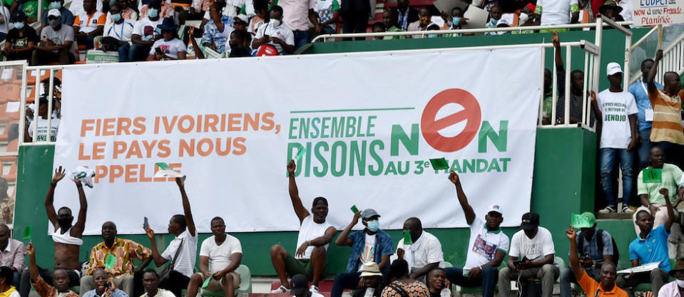 L'ancien président Henri Konan Bédié à la tribune du rassemblement de l'opposition, le 10 octobre au stade Félix-Houphouët-Boigny d'Abidjan.
