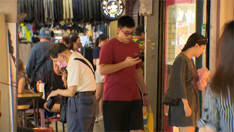 挺過疫情！　台北醫師公會防疫代表赴龍山寺祈福