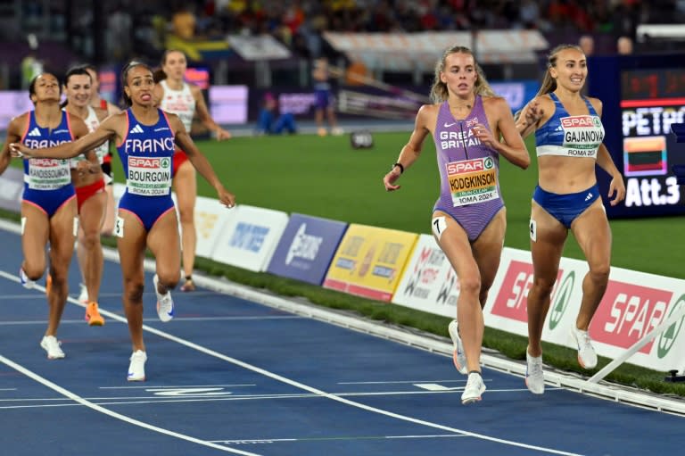 La Française Anaïs Bourgoin, 2e à partir de la gauche, a pris la troisième place du 800 m des Championnats d'Europe d'athlétisme derrière la Britannique Keely Hodgkinson et la Slovaque Gabriela Gajanova le 12 juin 2024 à Rome (Andreas SOLARO)