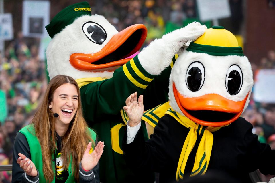 Lee Corso picks the Ducks as the winner in ESPN’s “College GameDay” ahead of the 2022 Ducks’ top-10 matchup against the UCLA Bruins.