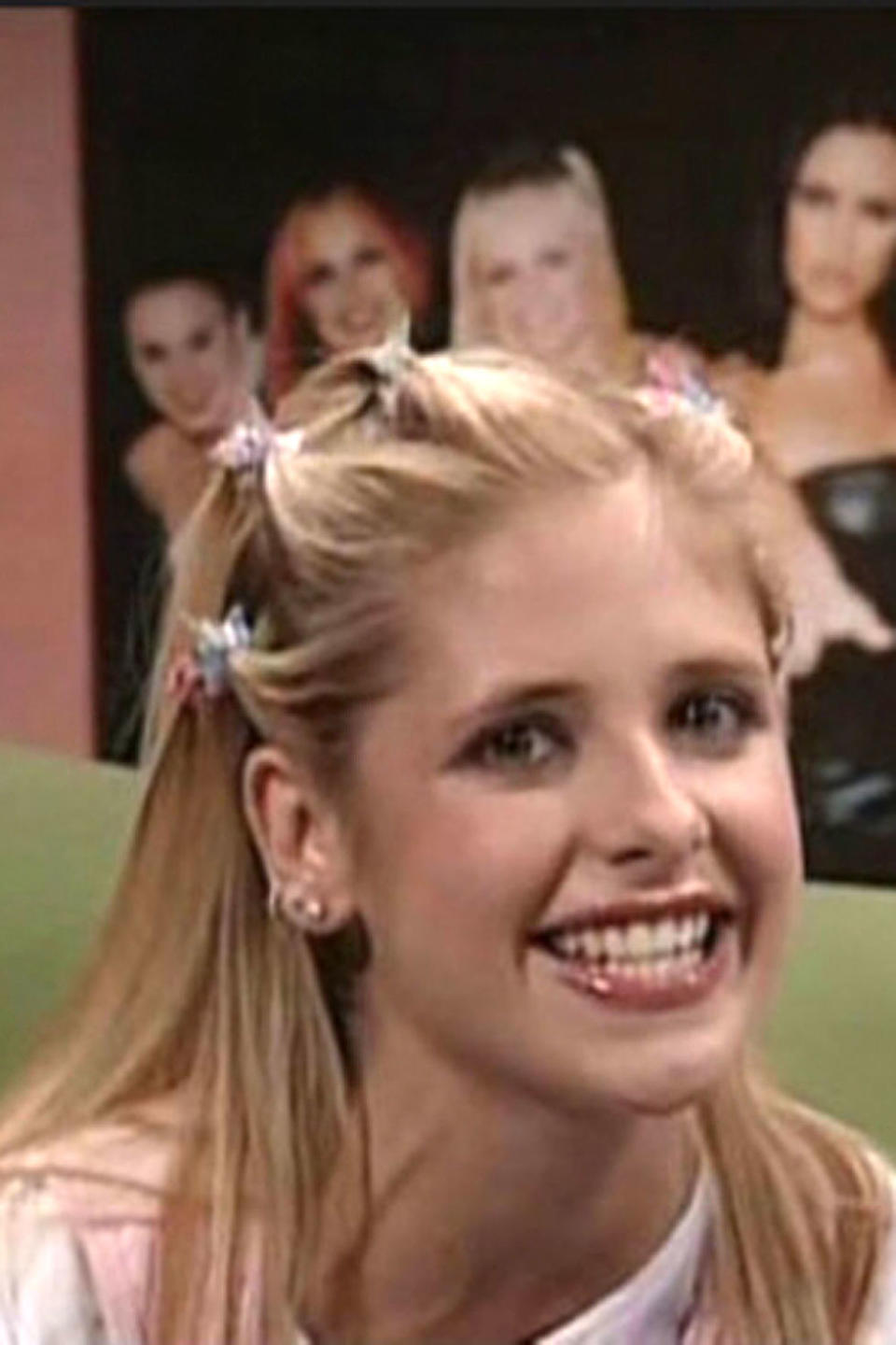 Sarah Michelle Gellar had the quintessential butterfly clip arrangement that we all spent an hour in the bathroom trying to perfect.