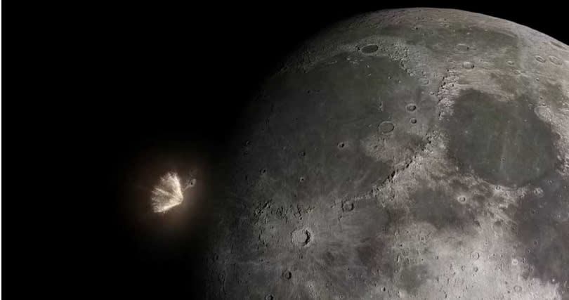 小行星撞擊月球的火光宛如煙火般美麗。（圖∕翻攝自Hazegrayart∕YouTube）