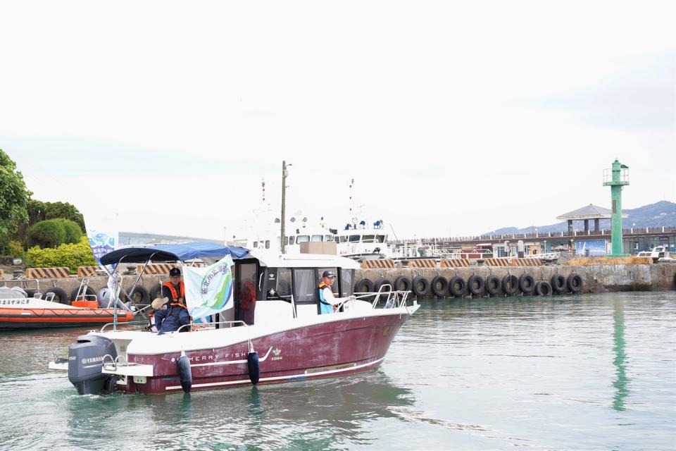 新北藍海艦隊船舶出航淨海。   圖：新北市環保局提供