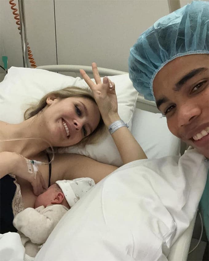 La hija de Loreto Valverde con su recién nacido