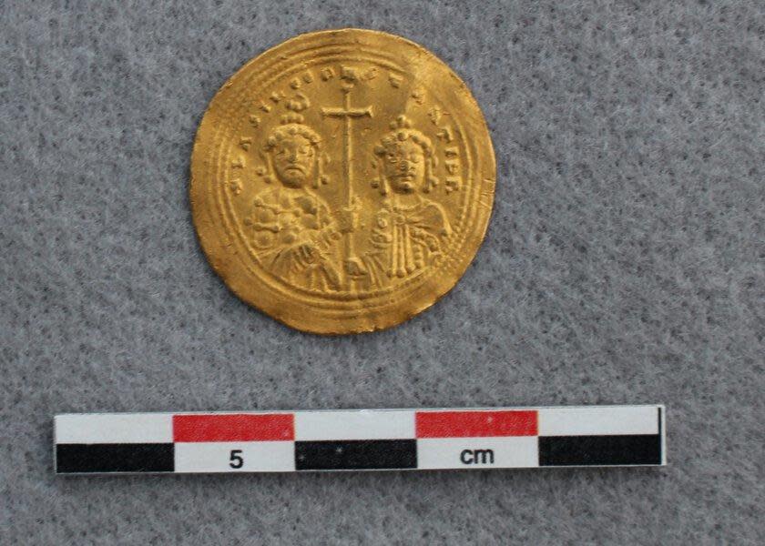 The emperors Basil II and Constantine VIII are likely depicted on the other side of the coin. / Credit: Martine Kaspersen/Innlandet County Municipality