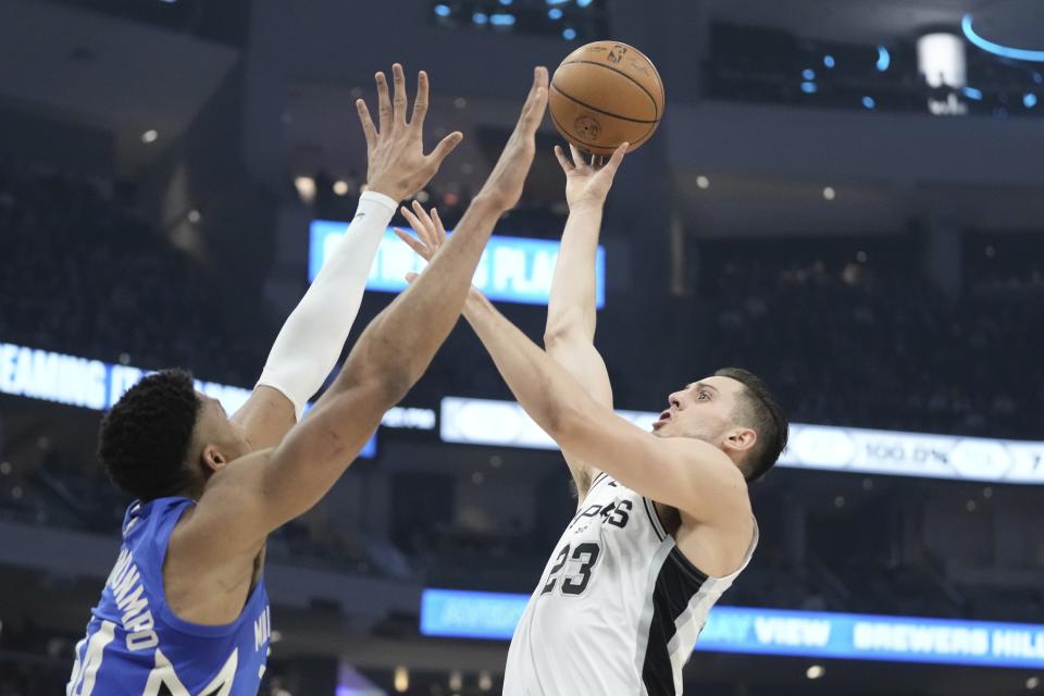 San Antonio Spurs' Zach Collins shoots against Milwaukee Bucks' Giannis Antetokounmpo during the first half of an NBA basketball game Wednesday, March 22, 2023, in Milwaukee. (AP Photo/Morry Gash)