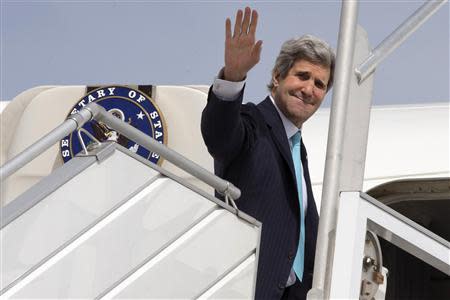 U.S. Secretary of State John Kerry waves before his flight leaving Paris, March 31, 2014. REUTERS/Jacquelyn Martin/Pool