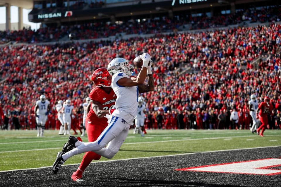 Kentucky wide receiver Dane Key catches a pass for a touchdown against Louisville Cardinals during Saturday’s game at L&N Federal Credit Union Stadium.