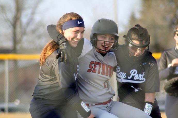 Bay Port softball teammates help Seymour player Sophie Wery round the bases after Sophie injured her ankle on a home-run hit (Credit: Shelley Ehlke)