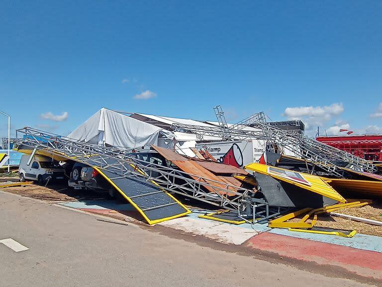 En San Nicolás, una tormenta extrema provocó destrozos el viernes