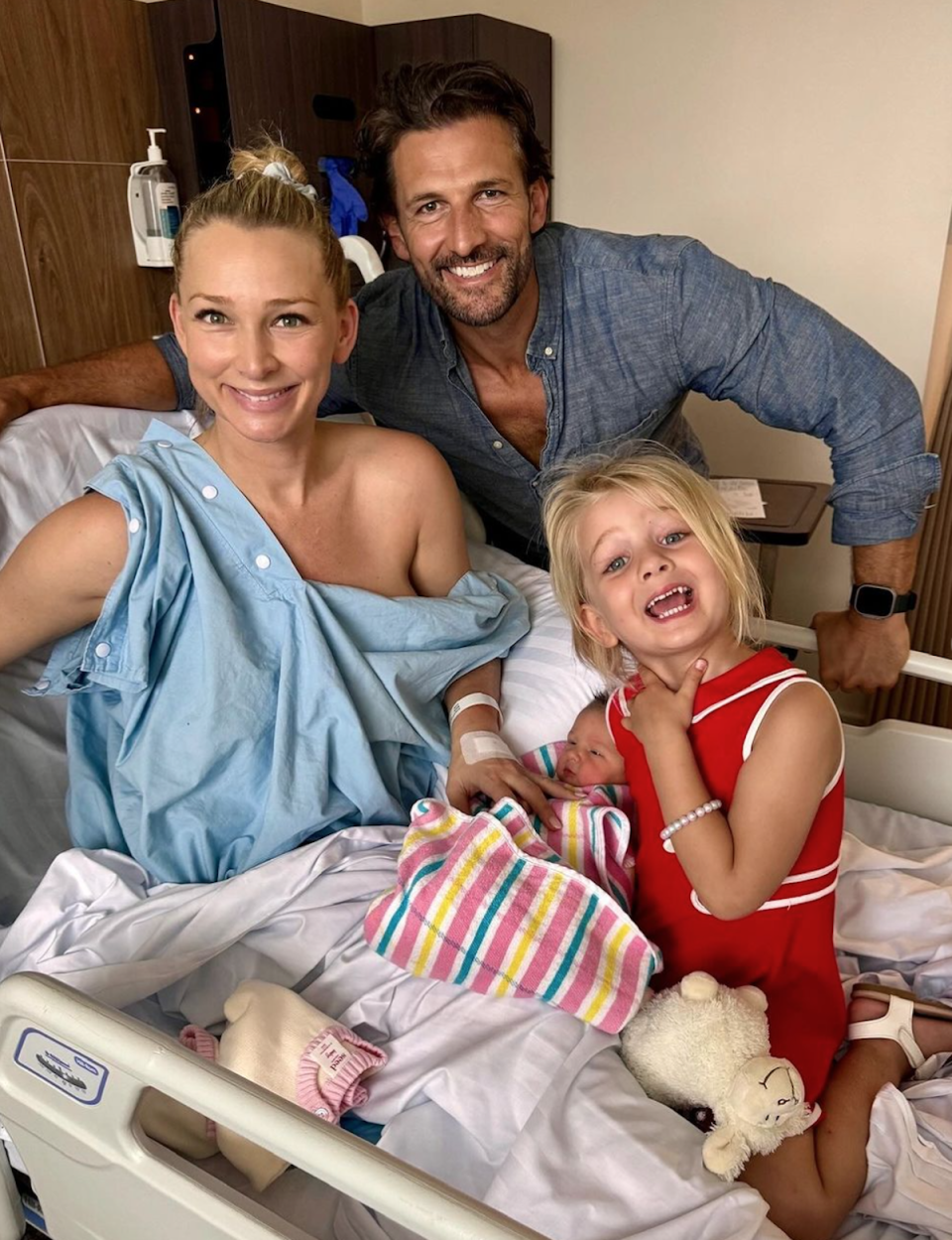 Tim Robards and Anna Heinrich with daughters Elle and Ruby 