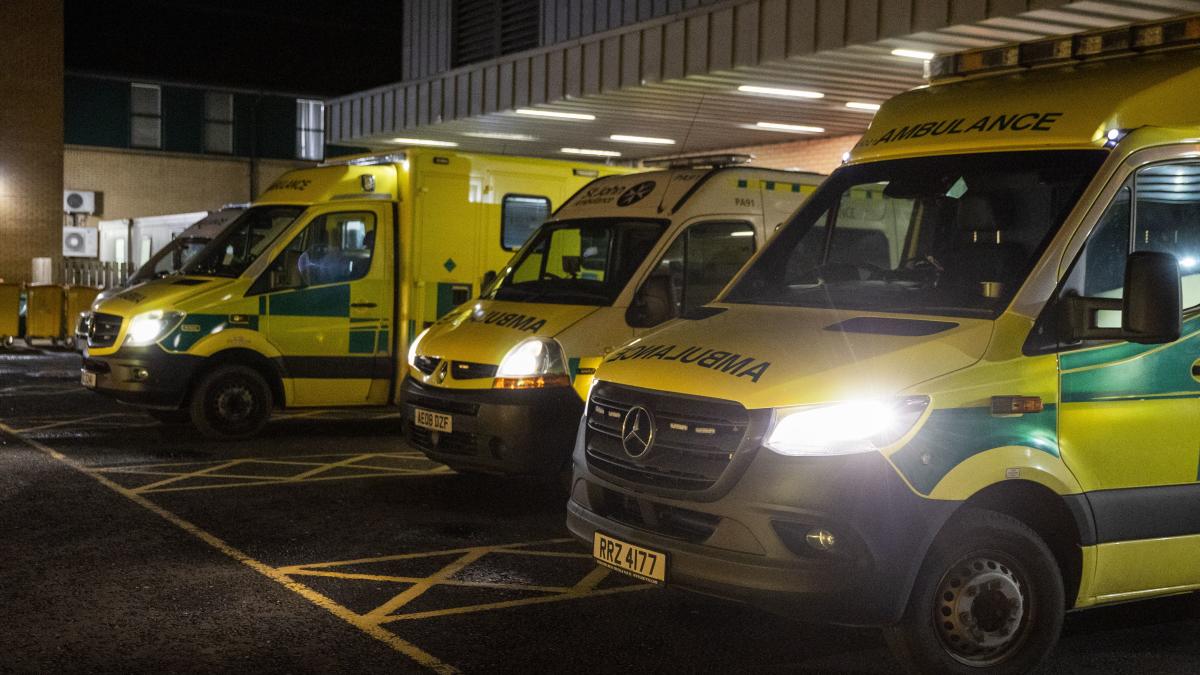 Patients ‘put At Risk By Ambulance Handover Delays 2467