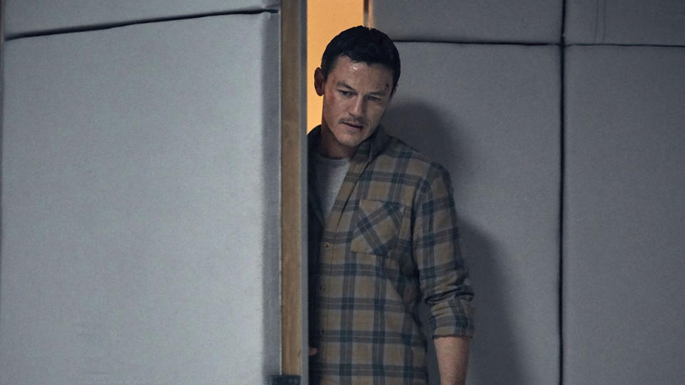 Luke Evans in 10x10