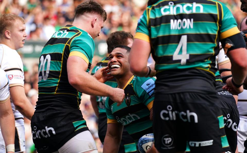 Sam Matavesi celebrates scoring agaimst Gloucester