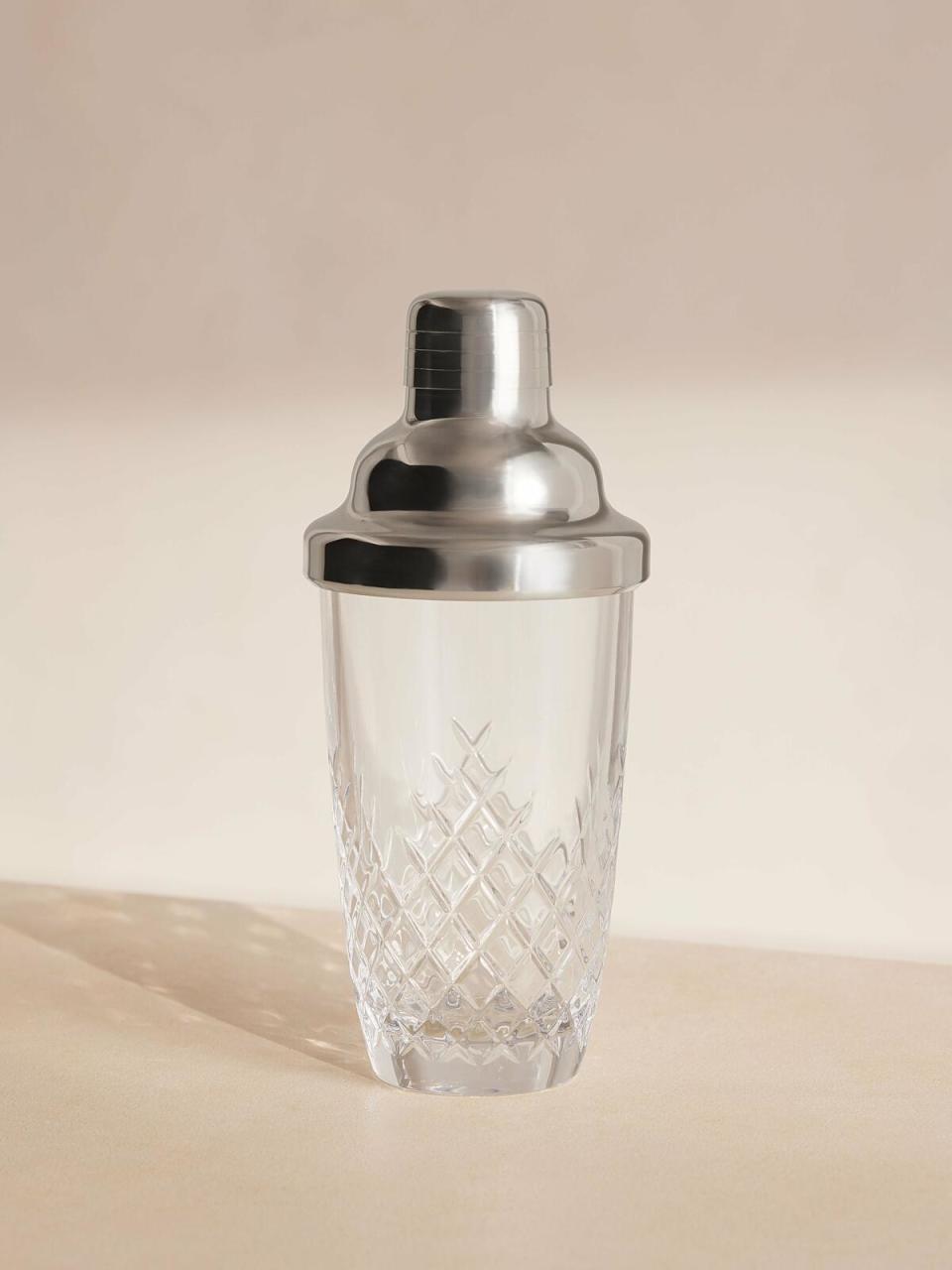 <p><a href="https://go.redirectingat.com?id=74968X1596630&url=https%3A%2F%2Fwww.sohohome.com%2Fus%2Fproducts%2Fbarwell-cut-crystal-martini-shaker%2F74531366&sref=https%3A%2F%2Fwww.esquire.com%2Flifestyle%2Fg46988873%2Fbest-gifts-under-250%2F" rel="nofollow noopener" target="_blank" data-ylk="slk:Shop Now;elm:context_link;itc:0;sec:content-canvas" class="link ">Shop Now</a></p><p>Barwell Martini Shaker</p><p>sohohome.com</p><p>£125.00</p>