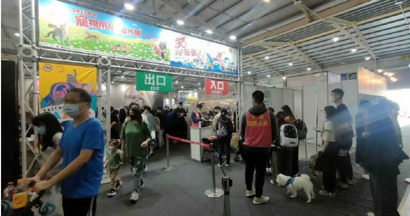 台中寵物展18日傳出犬隻攻擊事故，主辦單位表示，黑米克斯飼主後續有陪同就醫，也有誠意負責，雙方已達成口頭和解。（圖／潘虹恩攝）