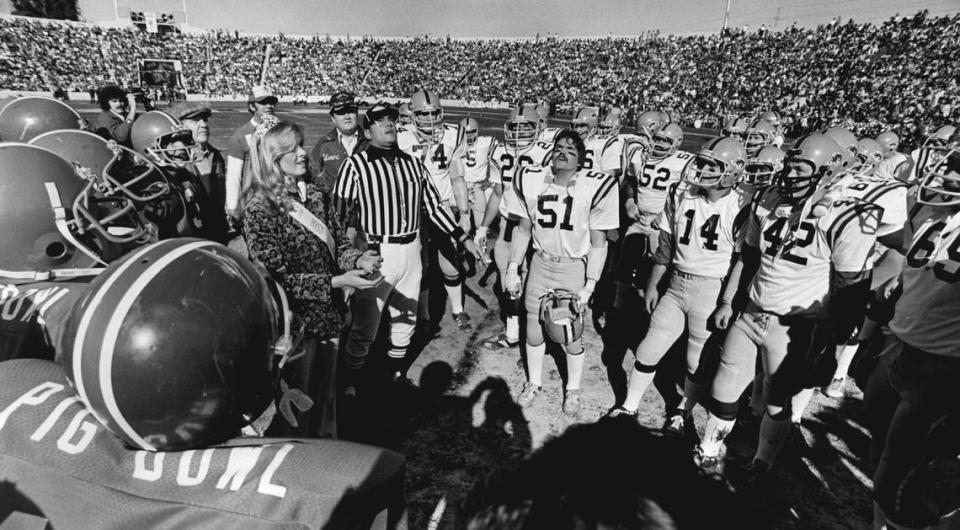 About 28,500 people – including Miss Sacramento 1979 Michelle E. Armtrout – watch the coin flip before Pig Bowl VI at Hughes Stadium on Jan. 19, 1980.