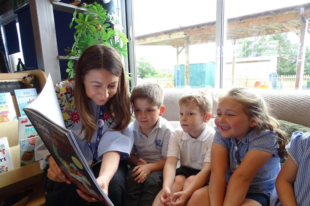 Inspirational teacher Gemma Bradshaw with pupils at Holbrook Primary School. <i>(Image: Pearson National Teacher of the YearAwards)</i>