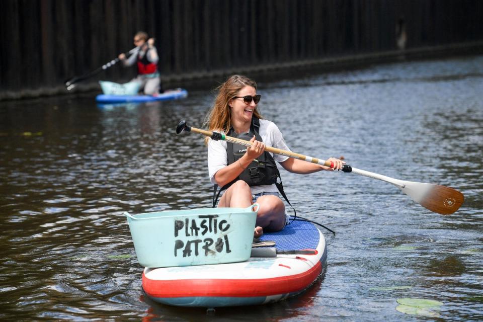 Lizzie Carr during a Plastic Patrol clean-up (Jacob King/PA) (PA Archive)