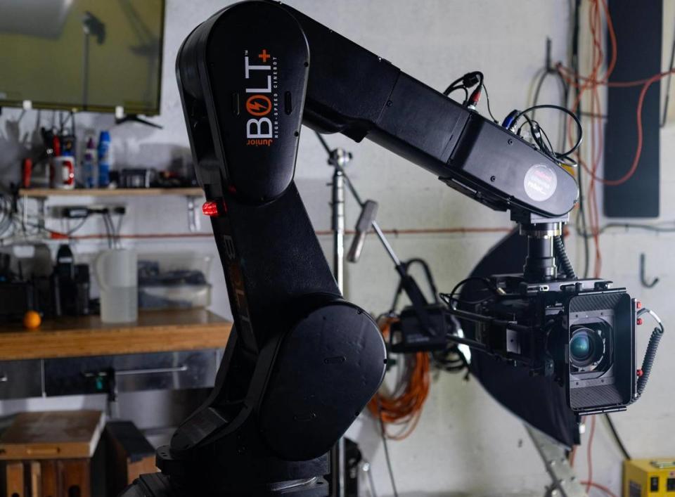 The Bolt Jr.+ seen in Aguila’s studio on Aug. 9, 2023. The robot moves precisely based on inputs in the software, Flair. Lauren Witte/lwitte@miamiherald.com