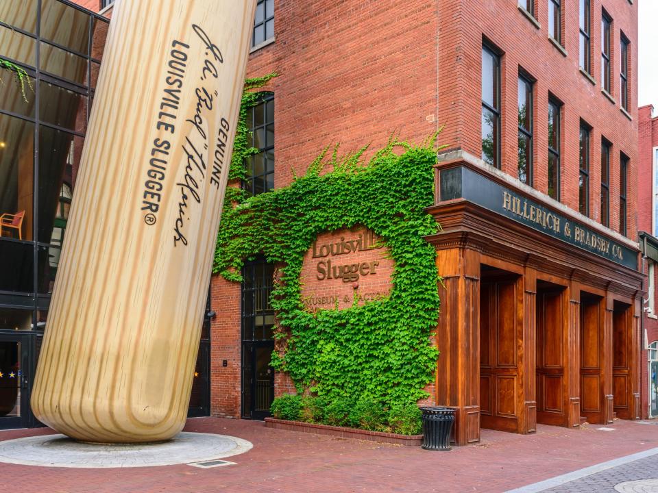 exterior shot of the baseball bat in front of the louisville slugger museum and factory