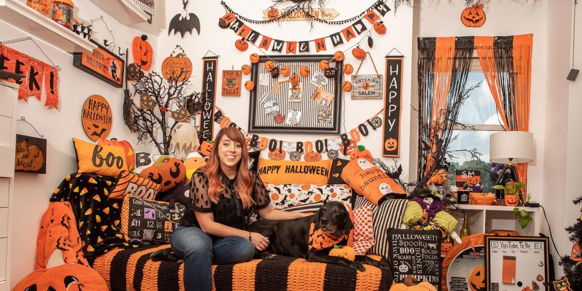 Take a Tour of a Salem, MA Home That\'s Decorated for Halloween ALL ...