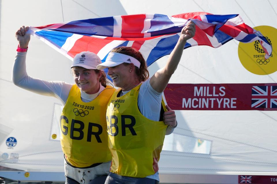 Hannah Mills and Eilidh McIntyre celebrate their gold (Gregorio Borgia/AP)