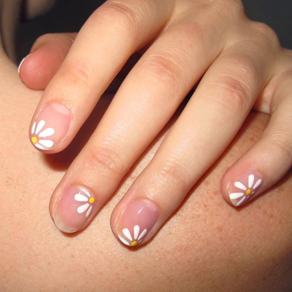 <p>Try this easy negative nail design by adding a single yellow dot to each nail. Once dry, use a thin brush to add white petals, and finish with a clear topcoat. </p><p><em>Design by </em><a href="https://www.instagram.com/p/BGsYV40iLq4/" rel="nofollow noopener" target="_blank" data-ylk="slk:@nataliepavloskinails;elm:context_link;itc:0;sec:content-canvas" class="link "><em><span class="redactor-unlink">@nataliepavloskinails</span></em></a></p>