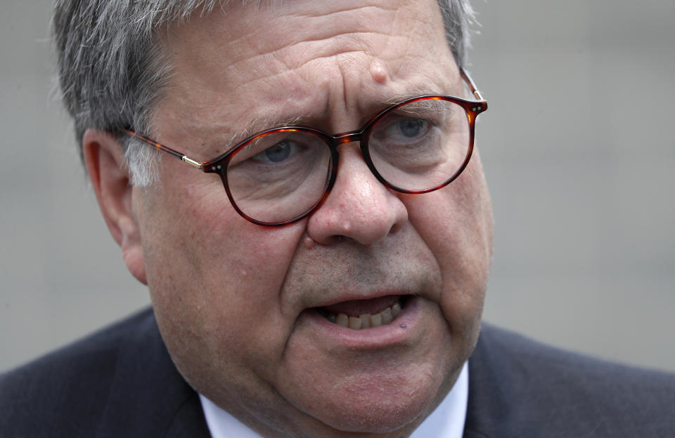 Fotografía de archivo del 8 de julio de 2019 del secretario de Justicia de Estados Unidos, William Barr, durante un recorrido en una prisión federal en Edgefield, Carolina del Sur. (AP Foto/John Bazemore, Archivo)