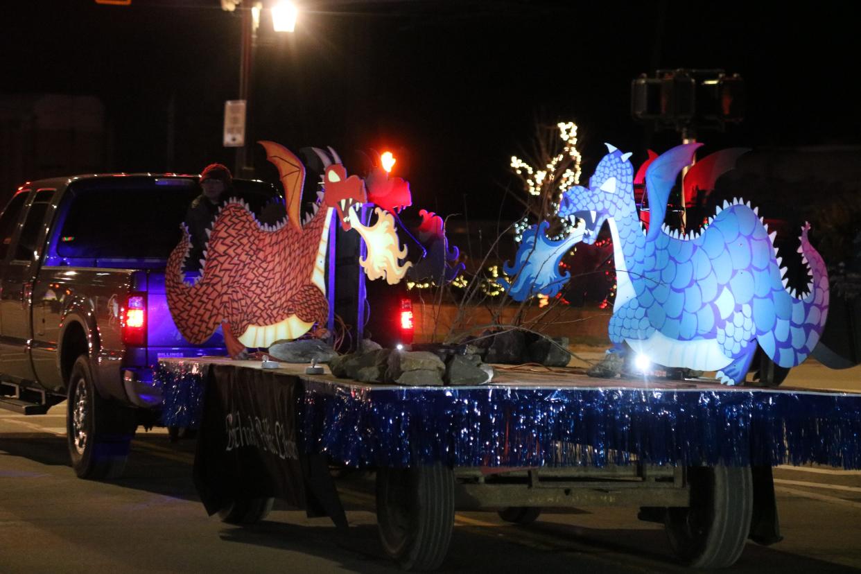 The theme of downtown Fremont’s early Christmas season open house, holiday market and parade was Fire & Ice, which both warmed and chilled Front Street on Saturday.