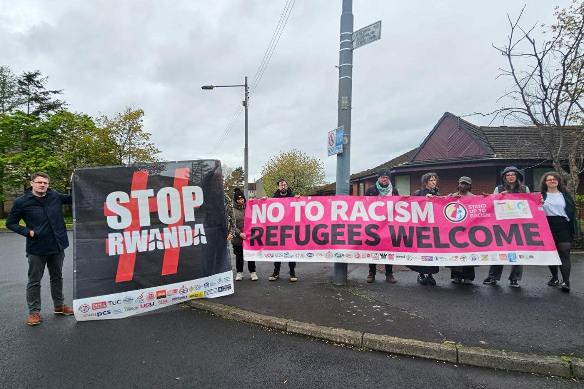 Protesters refuse to let Home Office deport their Easterhouse neighbours <i>(Image: Sourced)</i>