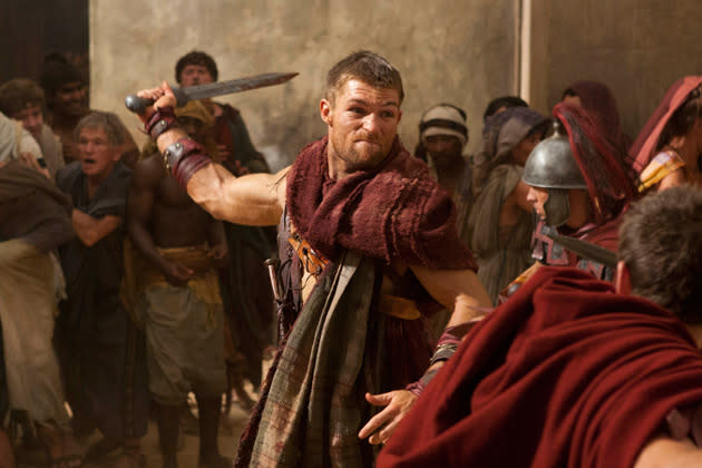"Spartacus" Liam McIntyre schlägt in Staffel 3 seine letzte Schlacht (Bild: ddp Images)